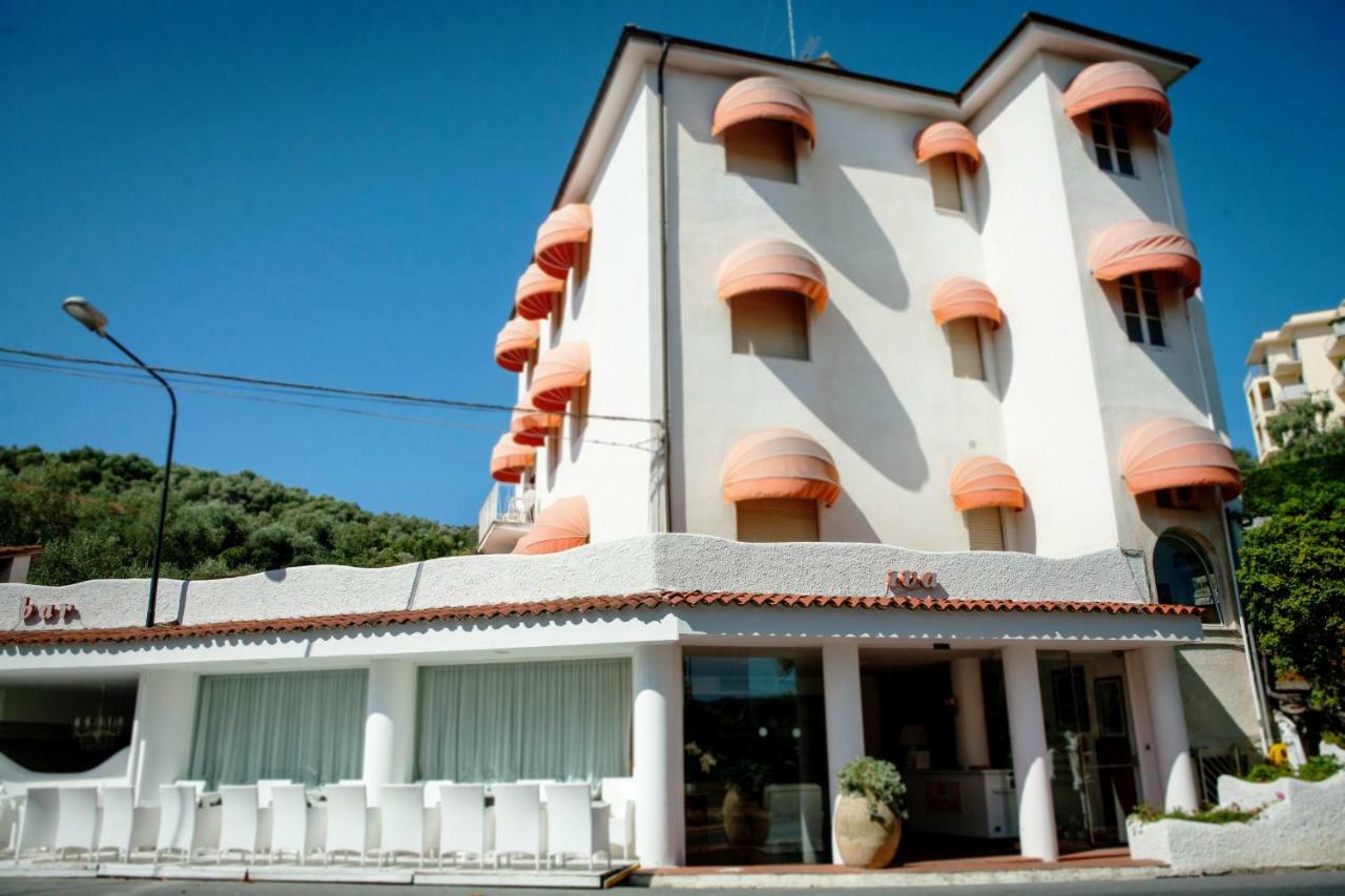 Hotel Iva Diano Marina Exterior foto